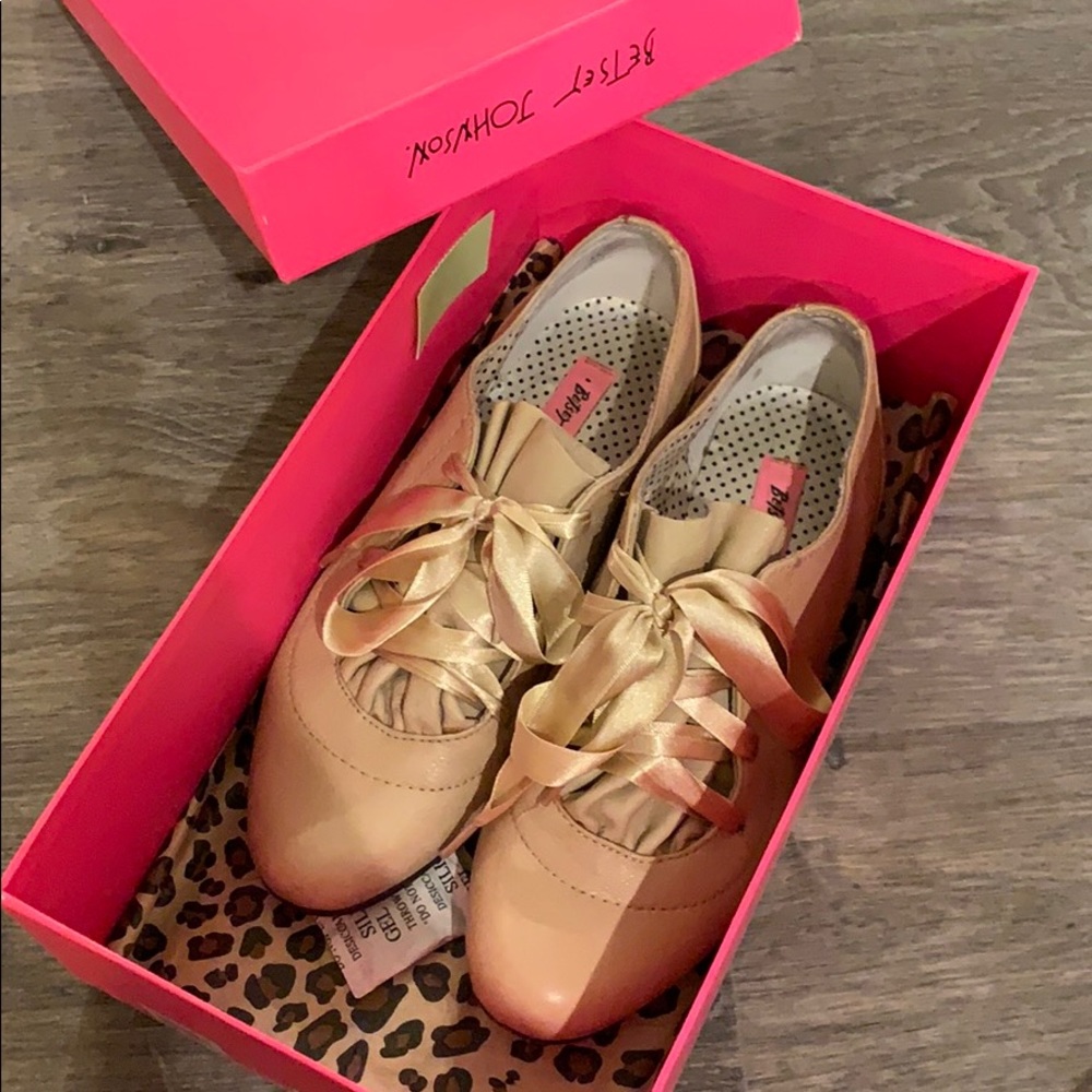 Betsy Johnson ballet flats